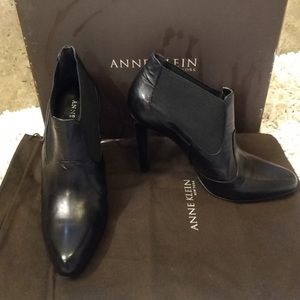 Brand new leather classy booties. Size 7, comes in an original box, dust bag.